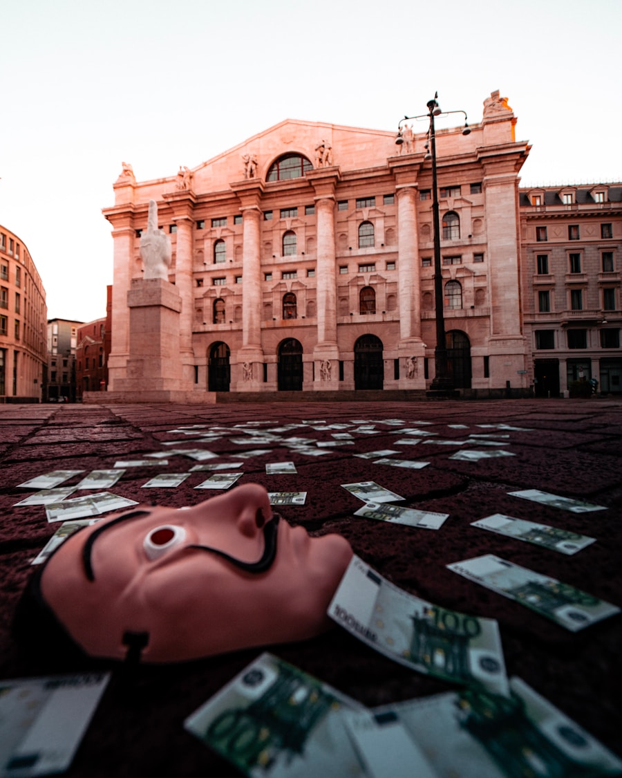 Photo "How to plan your finances for periods of economic crisis"